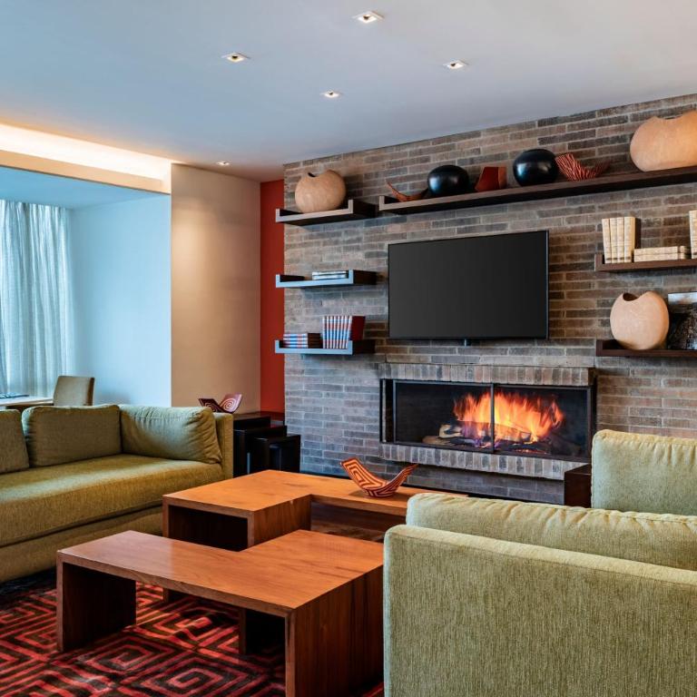 Bogotá Marriott Hotel - Habitación en la planta executive con cama extragrande y conserje - 16