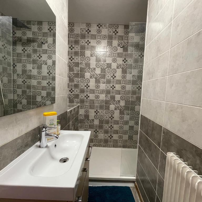 016 CHIC & COSY GRAND APPART MODERNE 65m2 HYPERCENTRE WIFI SMART TV NETFLIX - Appartement 3 Chambres - 29