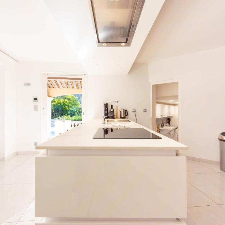 Superbe Villa 330m2 piscine & jacuzzi - Villa - 9