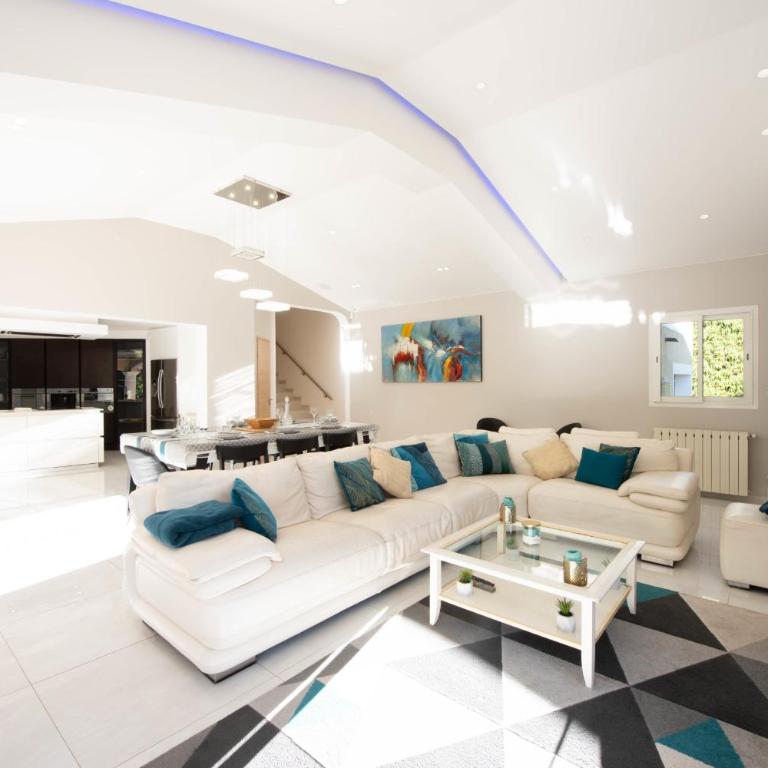 Superbe Villa 330m2 piscine & jacuzzi - Villa - 11