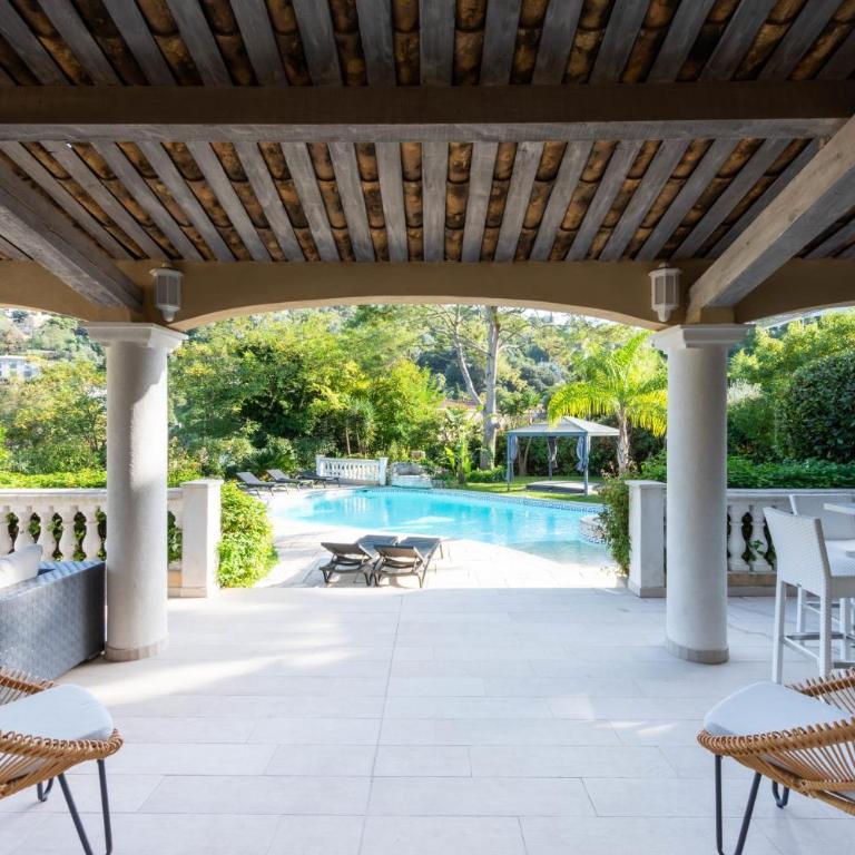 Superbe Villa 330m2 piscine & jacuzzi - Villa - 17