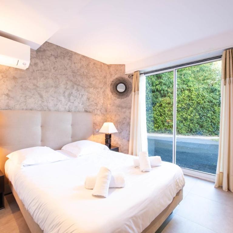 Superbe Villa 330m2 piscine & jacuzzi - Villa - 28