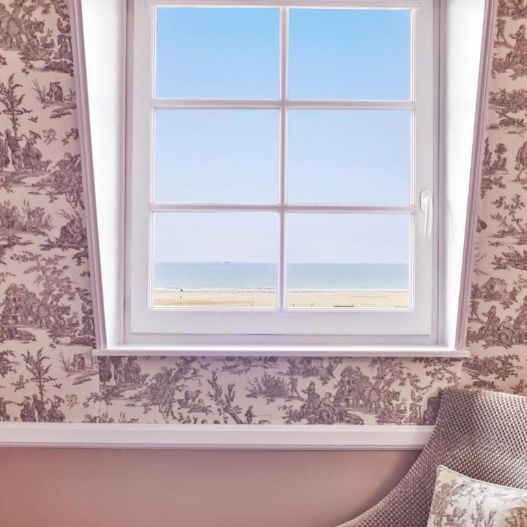Hôtel Barrière Le Normandy - Suite Junior Prestige - Vue sur Mer - 6