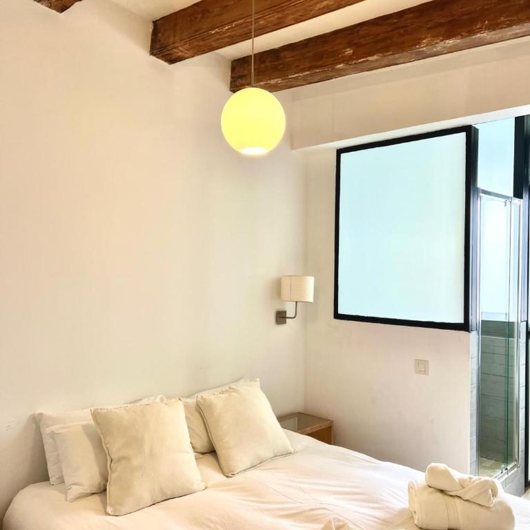 Lovely flat at Sagrada Familia - Two-Bedroom Apartment with Balcony - 10