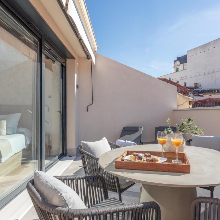 Espectacular ático con terraza - One-Bedroom Apartment - 12