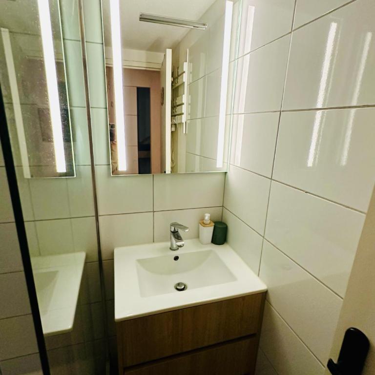 Résidence Le SUNSET Marseillan-plage, entre mer, canal du midi et lagune de Thau, étape vélo, famille, couple, VRP, toutou admis, jardin, parking privé gratuit, vélos, Clim, WIFI fibre gratuite, commodités, plage et piste cyclable à proximité - Apartamento de 2 dormitorios - 31