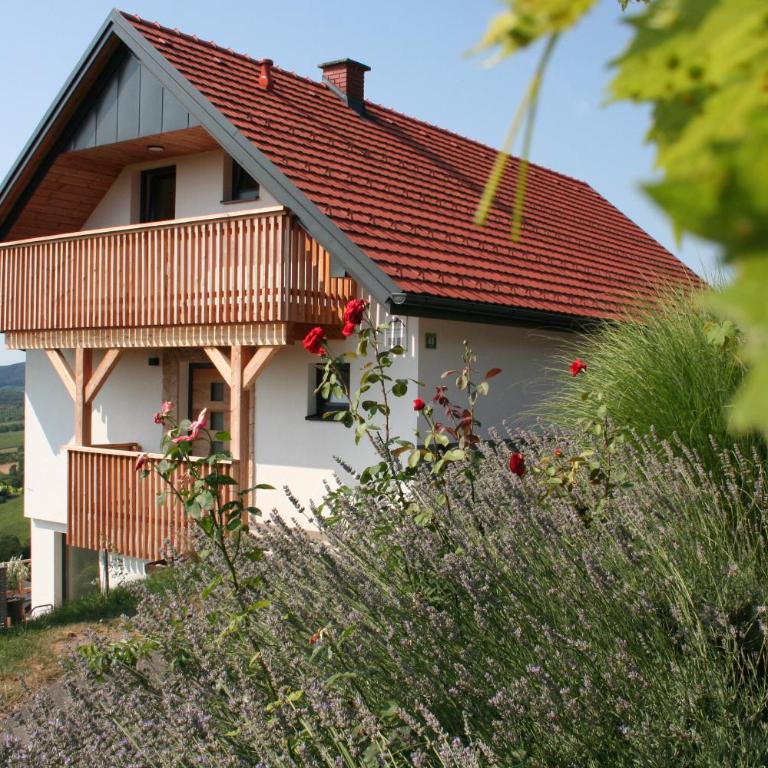 Rebenchalet - Ferienhaus mit 4 Zimmern - 4