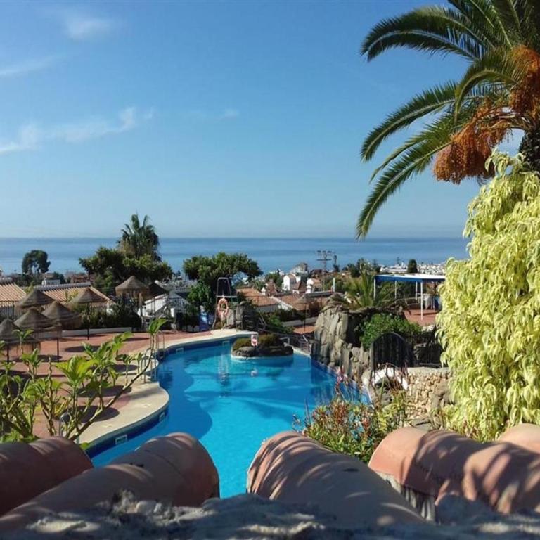 Luxury house with private heated pool in Nerja! - Habitación Doble con vistas al parque - 41
