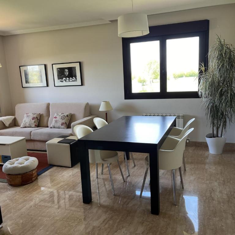 CASA CON VISTAS AL LAGO GOLF LEON - Apartamento de 2 dormitorios con vistas al lago - 2
