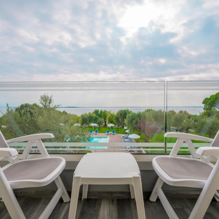 Hotel Villa Paradiso Suite - Camera Deluxe Matrimoniale/Doppia con Letti Singoli con Vista Lago - 2
