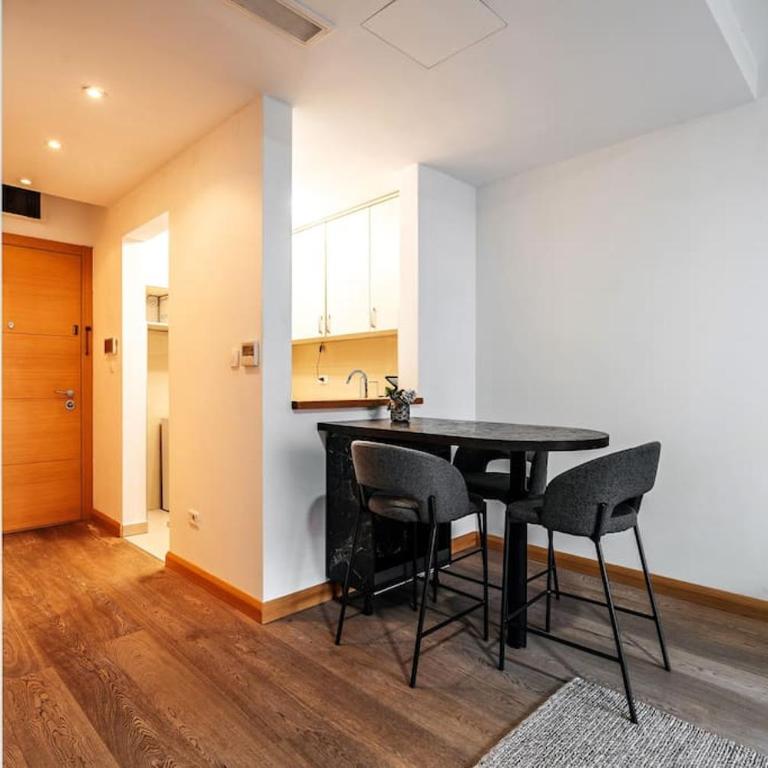Status-M Apartments Nexsan1 - Studio Apartment with Balcony - 13