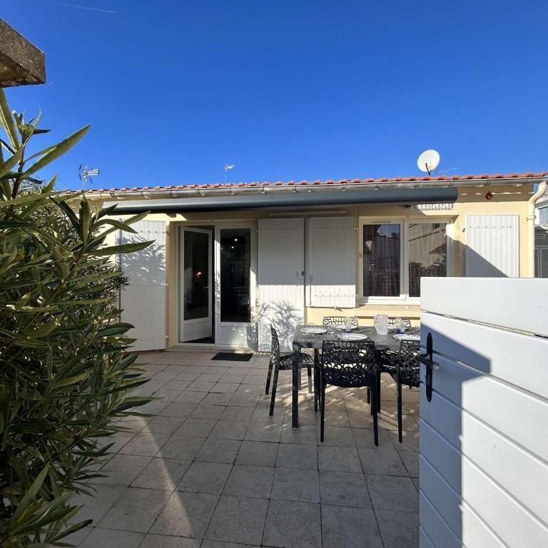 Maison de Vacances avec Terrasse Dallée, 6 Couchages, à Deux Pas de l'Océan à St-Jean-de-Monts - FR-1-224C-94 - Maison de Vacances - 1