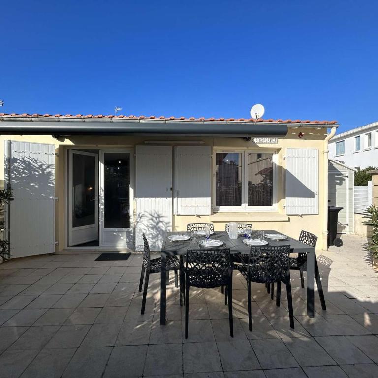 Maison de Vacances avec Terrasse Dallée, 6 Couchages, à Deux Pas de l'Océan à St-Jean-de-Monts - FR-1-224C-94 - Maison de Vacances - 3