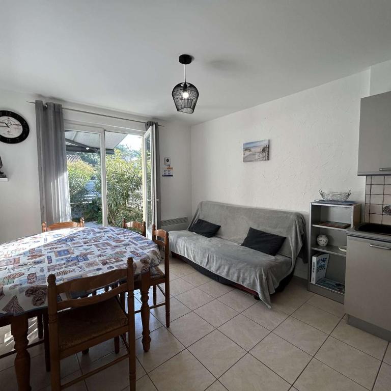 Maison de Vacances avec Terrasse Dallée, 6 Couchages, à Deux Pas de l'Océan à St-Jean-de-Monts - FR-1-224C-94 - Maison de Vacances - 10