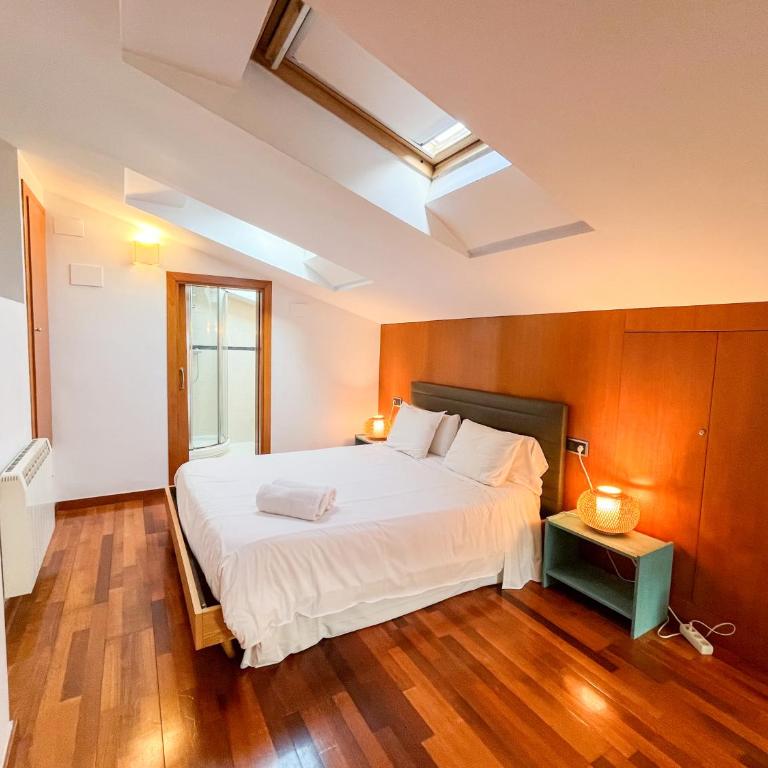 Modern apt in old town w cathedral views - Apartamento de 2 dormitorios - 13