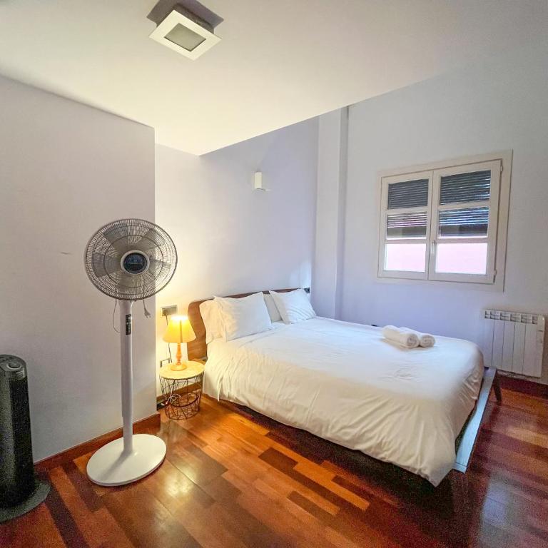 Modern apt in old town w cathedral views - Apartamento de 2 dormitorios - 22