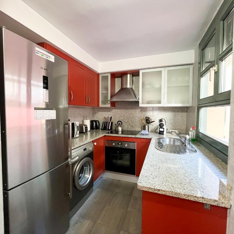 Modern apt in old town w cathedral views - Apartamento de 2 dormitorios - 24
