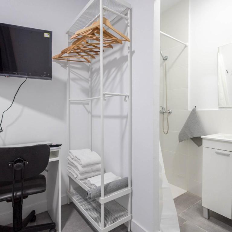 Coliving Mol-Terrace, En-Suite Bathroom, Fridge & TV - Habitación Individual con baño privado - 3