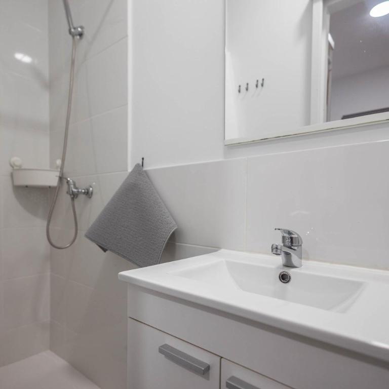 Coliving Mol-Terrace, En-Suite Bathroom, Fridge & TV - Habitación Doble Deluxe con ducha - 3