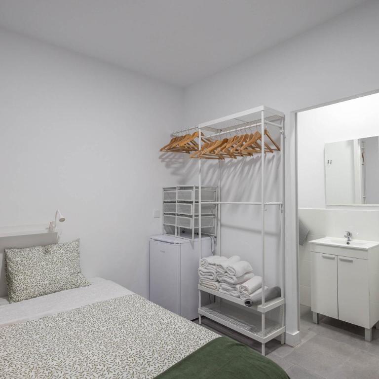 Coliving Mol-Terrace, En-Suite Bathroom, Fridge & TV - Habitación Doble Deluxe con ducha - 4