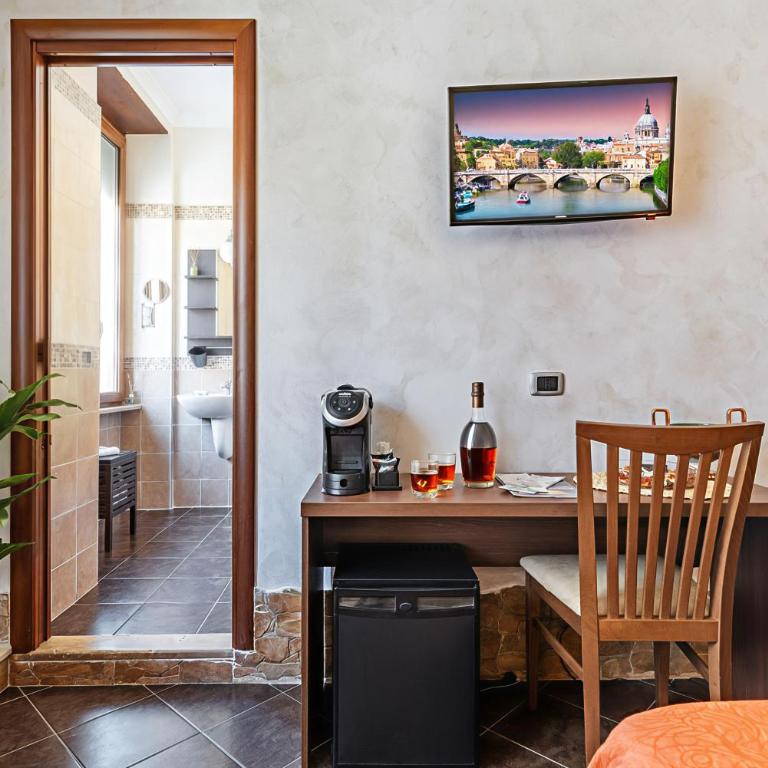 Alis Laura Guest House - 10 mins to Colosseum, Modern & Near Metro - Camera Tripla con Bagno Privato - 10