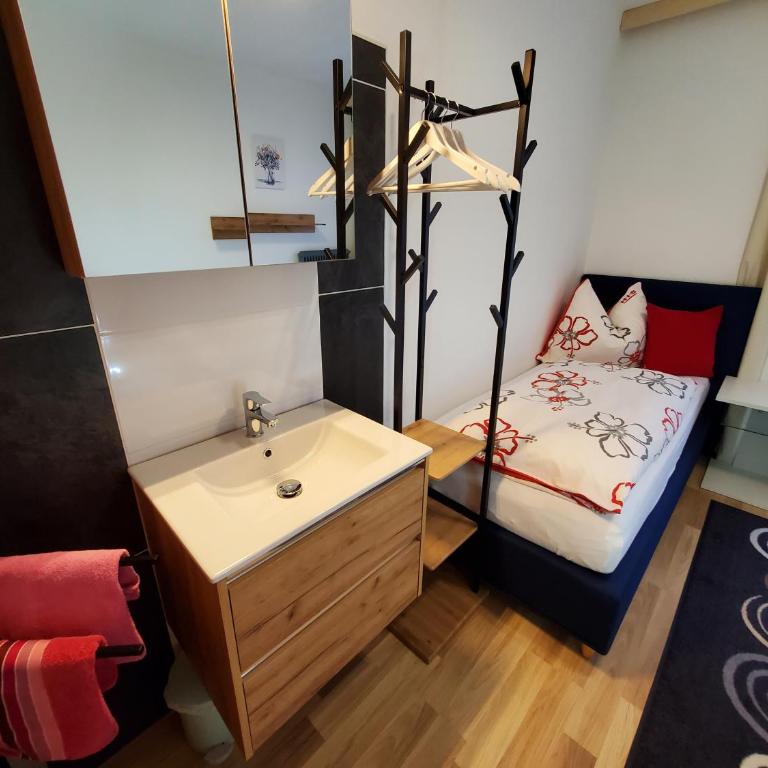 Ferienwohnung am Krausberghof mit Balkon und Parkplatz, 6 Fahrminuten zur Alpentherme Gastein und zur Schlossalmbahn - Apartment with Mountain and Valley View - 22