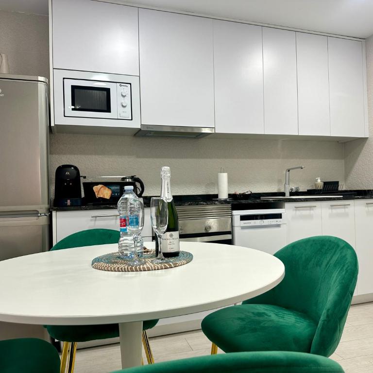 Reinapart Valencia Beach - Two-Bedroom Apartment - 7