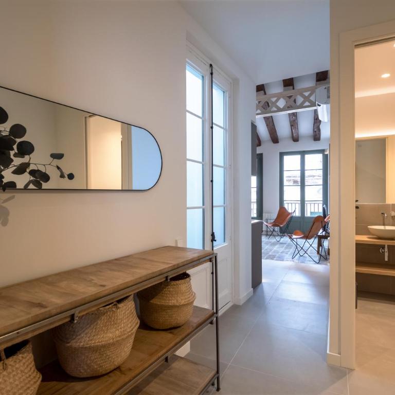 Caterina Laietana - One-Bedroom Apartment - 9