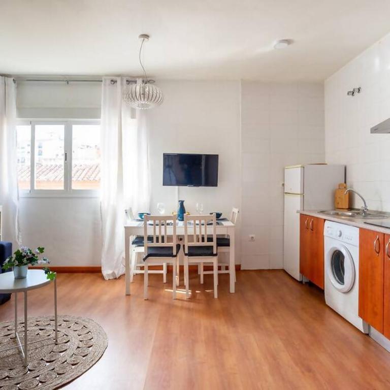 Ático soleado en el centro de Málaga - Two-Bedroom Apartment - 30