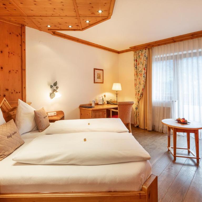 Aktivhotel Alpendorf - Doppelzimmer mit Balkon - 2