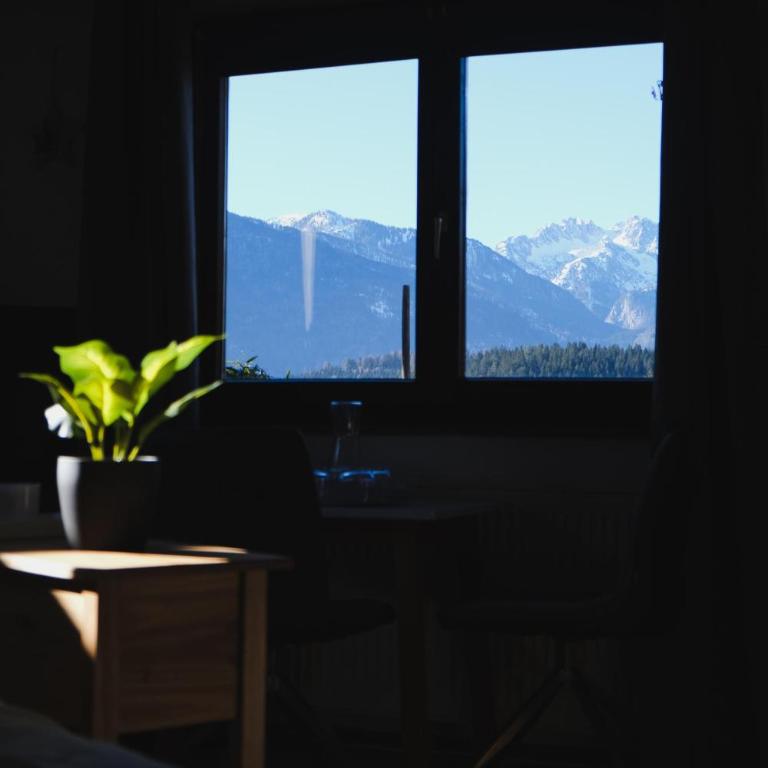 Gästehaus Pernull - Apartment mit 2 Schlafzimmern und Bergblick - 11