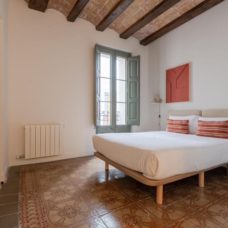 Caterina Laietana - Three-Bedroom Deluxe Apartment - 12