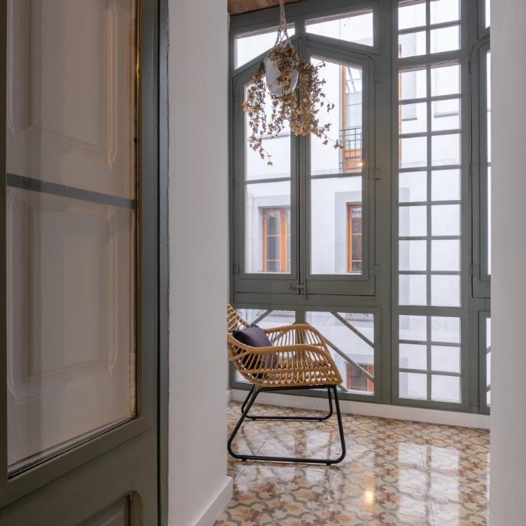 Caterina Laietana - Three-Bedroom Deluxe Apartment - 17