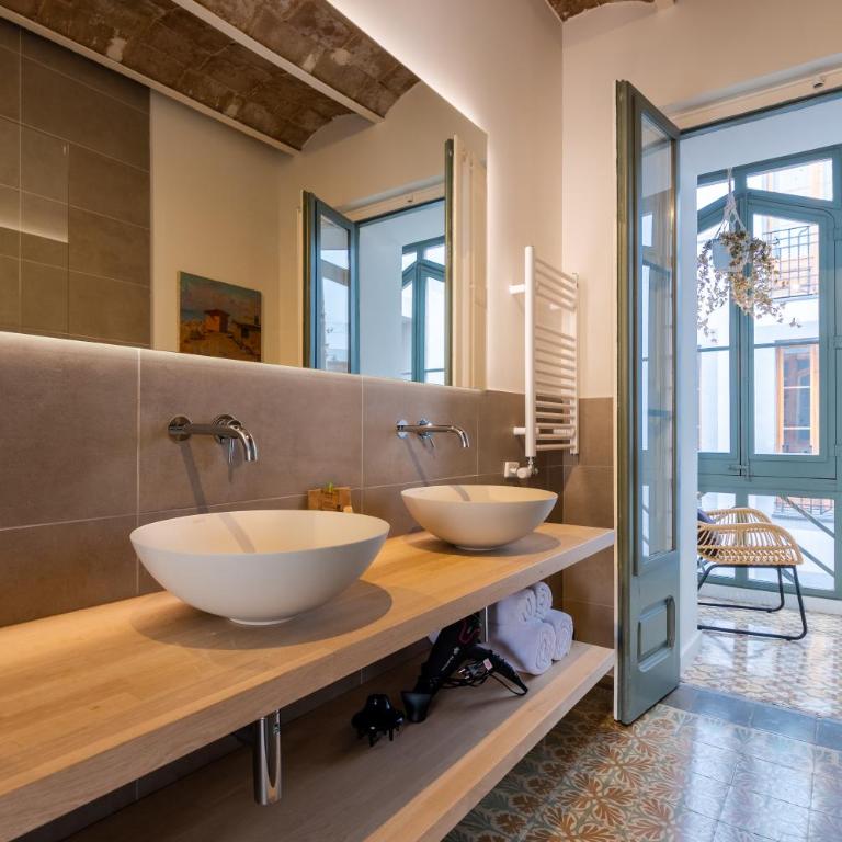 Caterina Laietana - Three-Bedroom Deluxe Apartment - 10