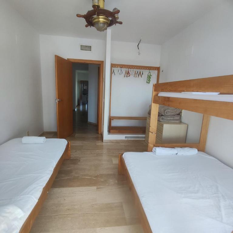 Close to the sea, large (170 m2) apartment+BIKES - Three-Bedroom Apartment - 10
