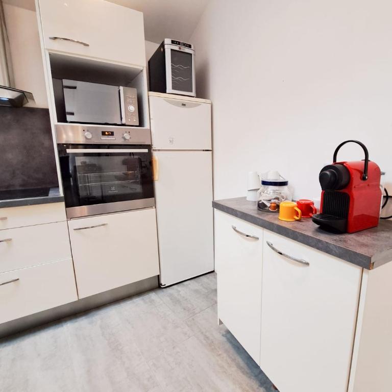 Les Cerisiers - PROCHE DU GOLF, DES THERMES DE SAUJON ET DU CENTRE VILLE - MAISON FAMILIALE - Three-Bedroom Home - 14