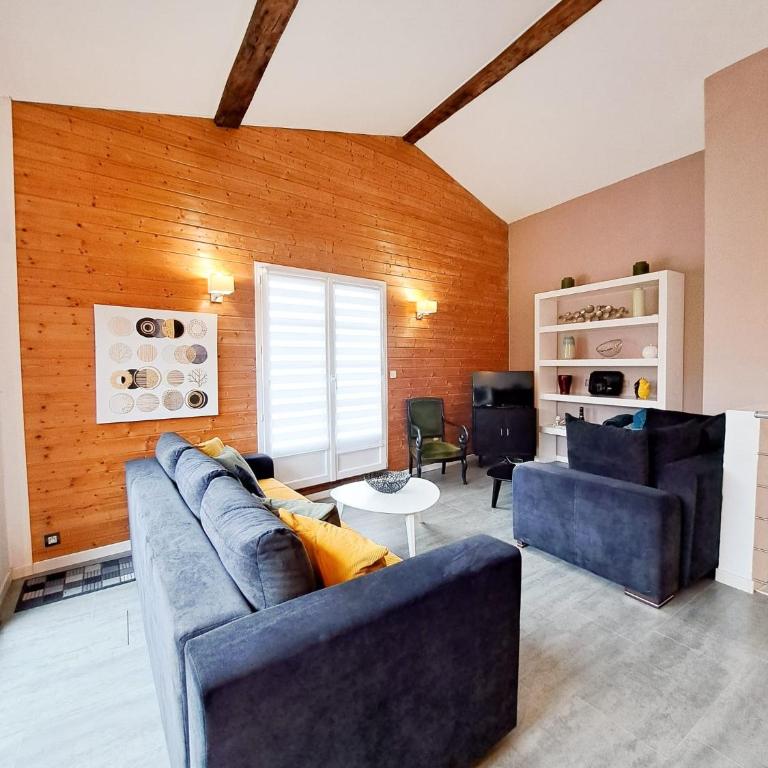 Les Cerisiers - PROCHE DU GOLF, DES THERMES DE SAUJON ET DU CENTRE VILLE - MAISON FAMILIALE - Three-Bedroom Home - 3