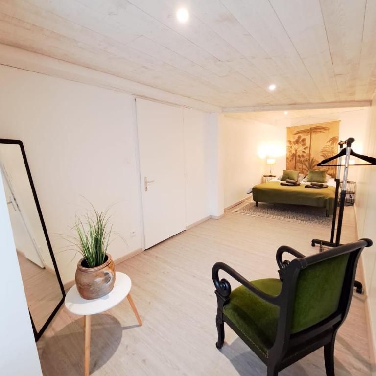 Les Cerisiers - PROCHE DU GOLF, DES THERMES DE SAUJON ET DU CENTRE VILLE - MAISON FAMILIALE - Three-Bedroom Home - 28