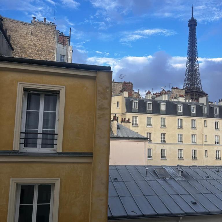 Eiffel Tower View Haussmanian Charm 2min walk from the Eiffel Tower gardens - Appartement - Vue sur Ville - 21