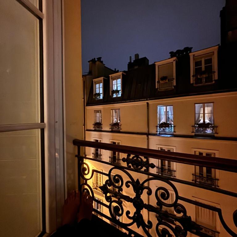 Eiffel Tower View Haussmanian Charm 2min walk from the Eiffel Tower gardens - Appartement - Vue sur Ville - 19