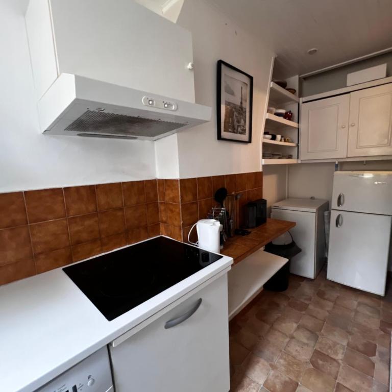 Eiffel Tower View Haussmanian Charm 2min walk from the Eiffel Tower gardens - Appartement - Vue sur Ville - 24