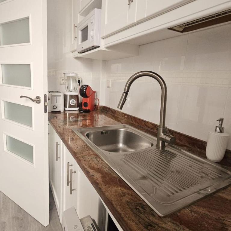 5 min walk to the beach Spacious terrace - Apartment mit 2 Schlafzimmern - 15