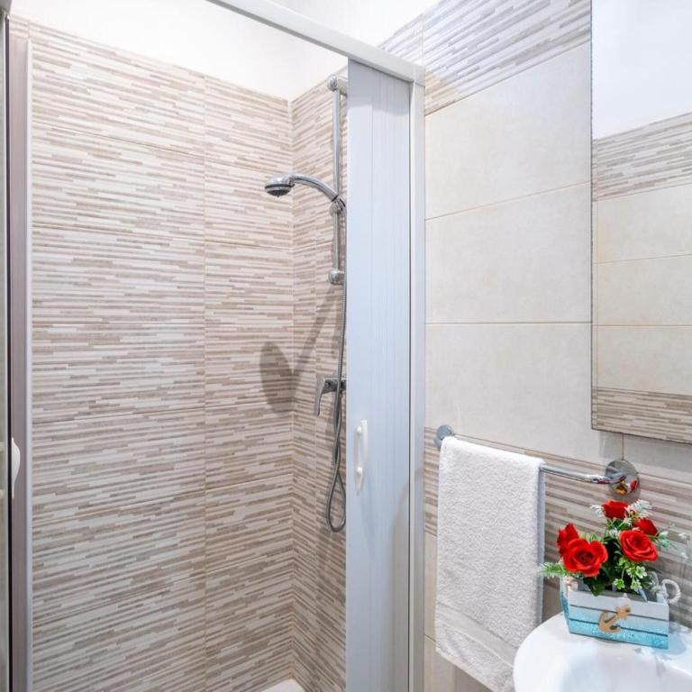 Sunrise Apartment in Villa With Private Parking and Air Conditioning - Vacation Home - 18