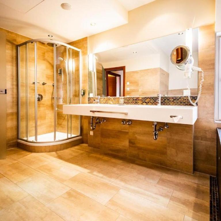 Seehotel Süd - Adults Only - Doppelzimmer mit Balkon ohne Seeblick - 12