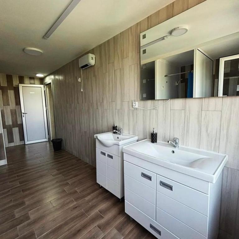 Gas Otel - Četvorokrevetna Soba sa Zajedničkim Kupatilom - 3