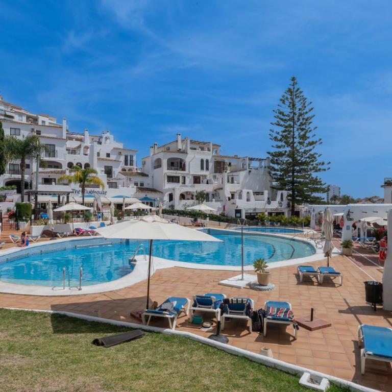 apartamento con amplio porche y bbq - One-Bedroom Apartment - 9
