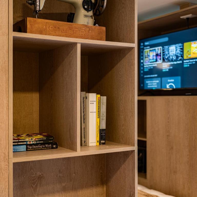 Tiny desk by VH - One-bedroom Loft Apartment - 8