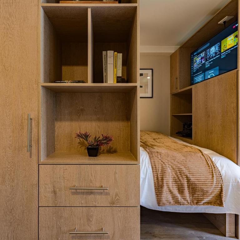 Tiny desk by VH - One-bedroom Loft Apartment - 24