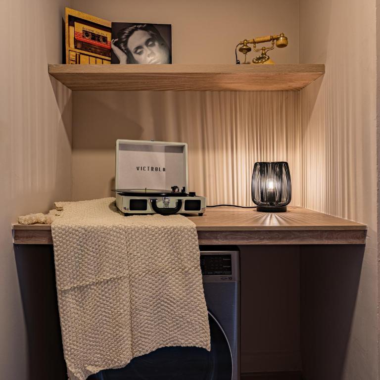 Tiny desk by VH - One-bedroom Loft Apartment - 26
