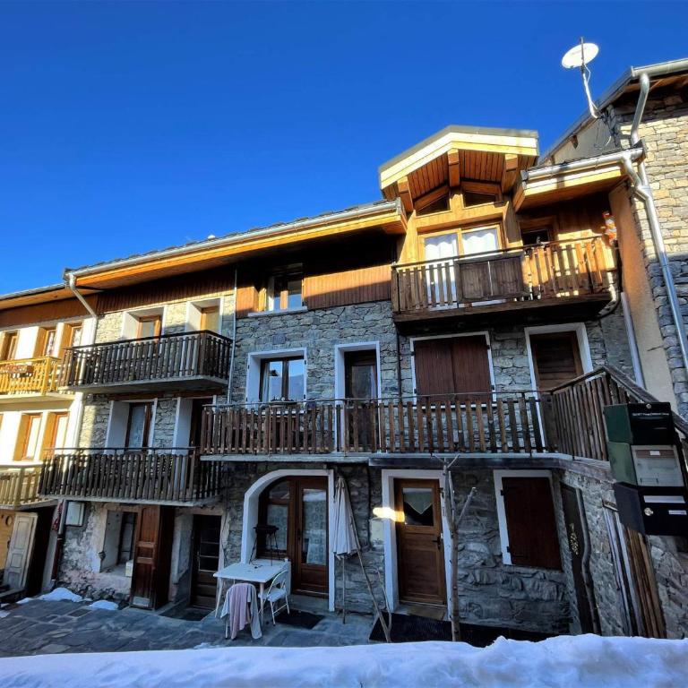 Charmante maison de village rénovée 4 pièces, 3 niveaux, 80m², 6 pers, à St Marcel, proche pistes ski. - FR-1-452-381 - Three-Bedroom Chalet - 3